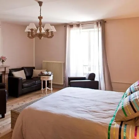 Chateau De Et Table D'hotes Inn Riverie